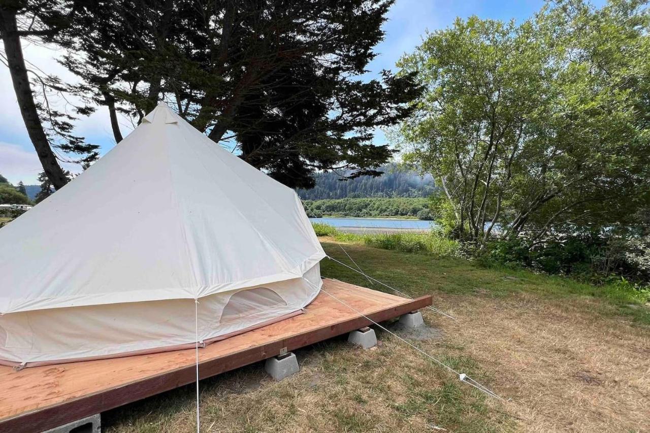 Glamping Tent On The River Klamath