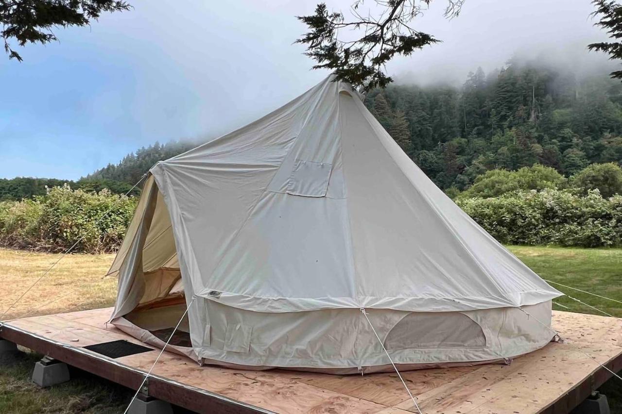 Luxury tent Glamping Tent On The River Klamath